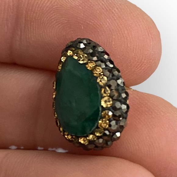 181 Sunaina Emerald Studs - Picture 3 of 10